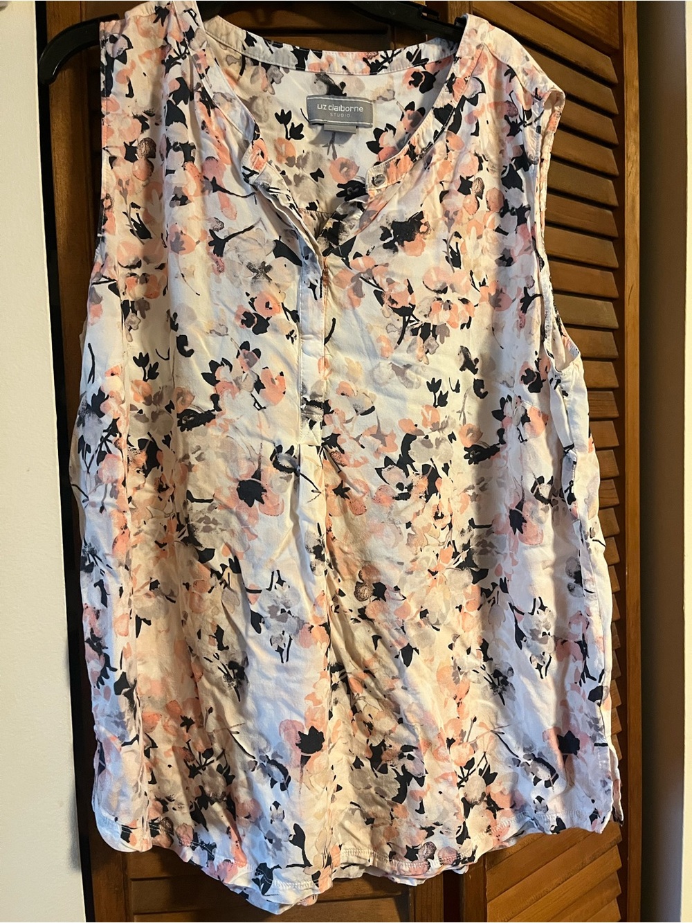 Liz Claiborne White Sleeveless Floral Camisole with Pink & Black Accents